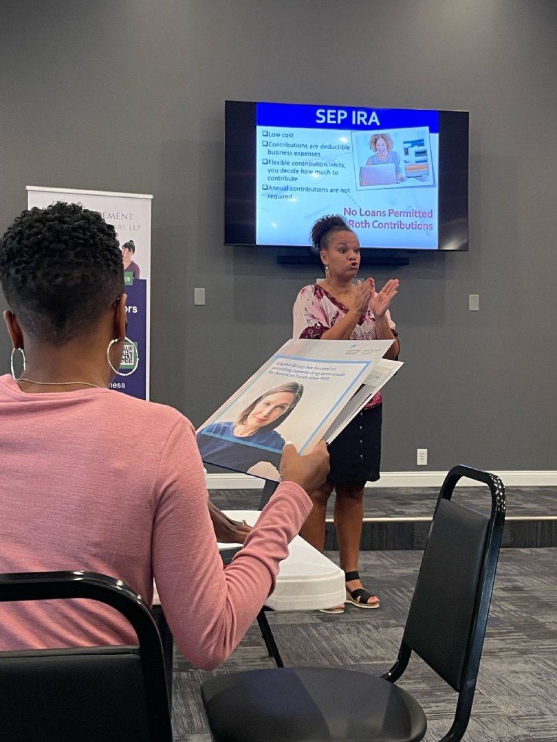 Apryl-teaching-small-biz-plans